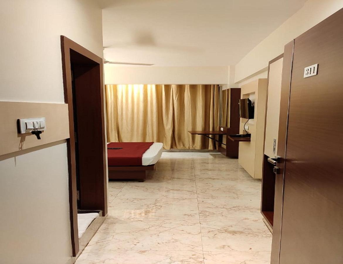 Fabhotel Spring Inn - Nr Borivali Station Mālād Esterno foto