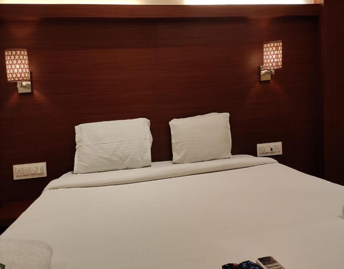 Fabhotel Spring Inn - Nr Borivali Station Mālād Esterno foto
