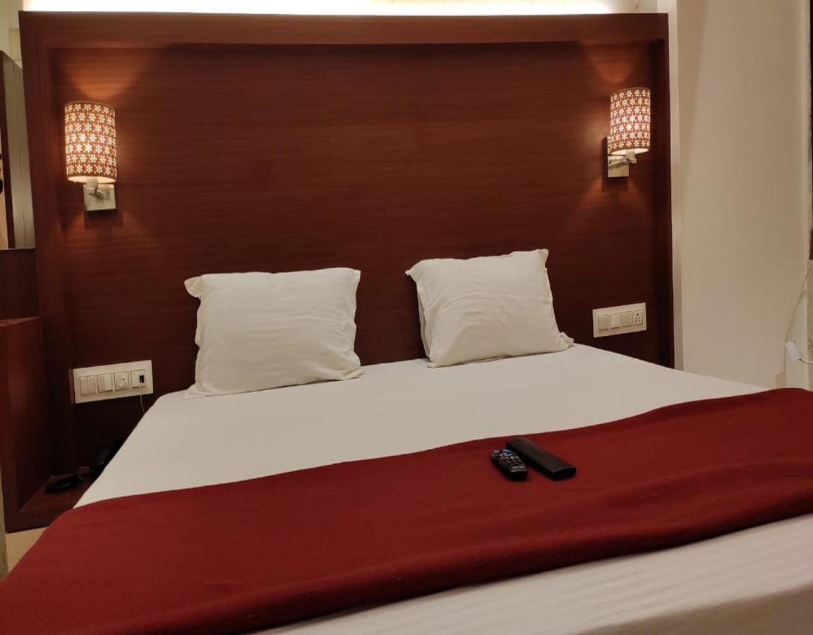 Fabhotel Spring Inn - Nr Borivali Station Mālād Esterno foto