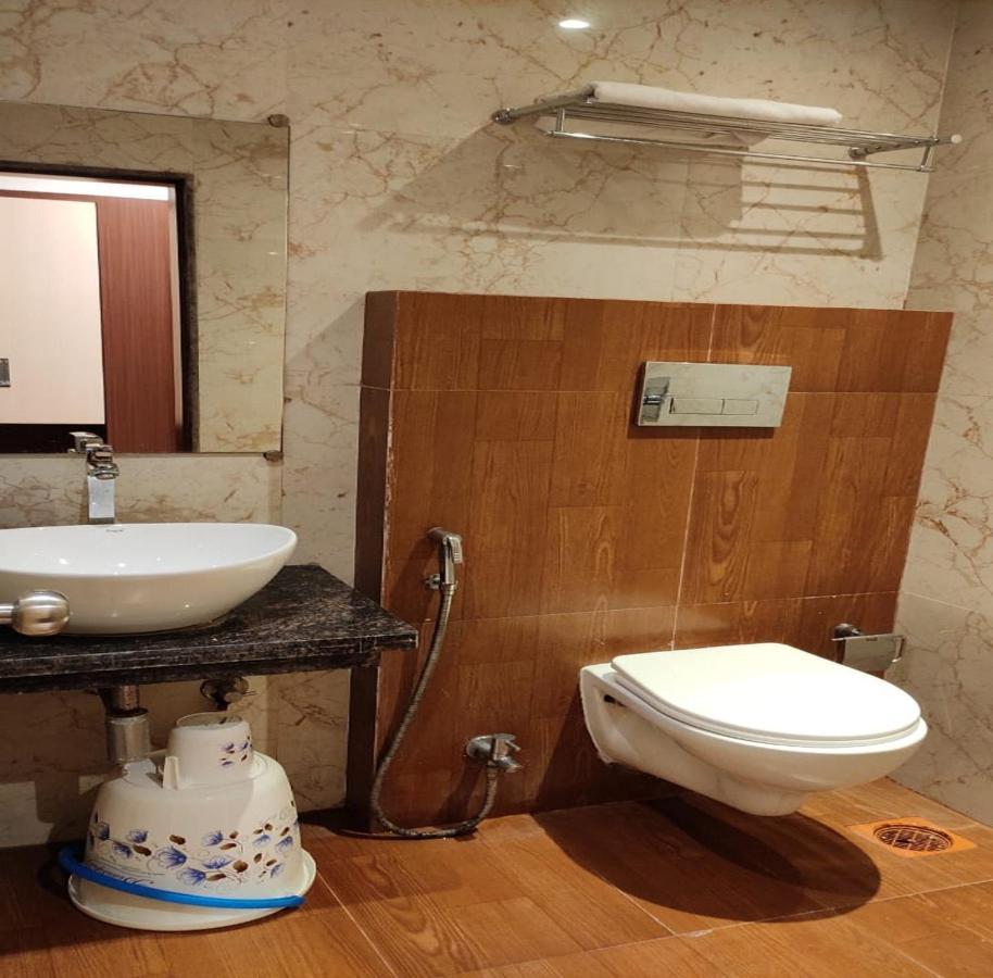 Fabhotel Spring Inn - Nr Borivali Station Mālād Esterno foto