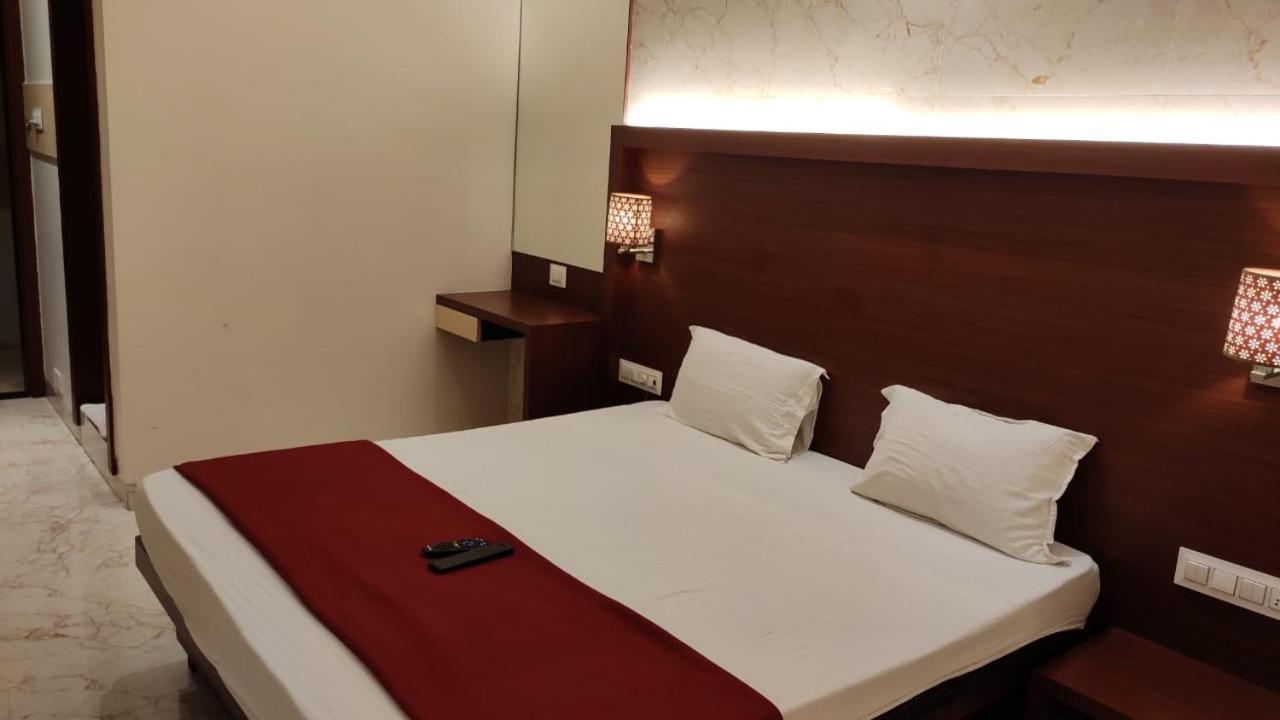 Fabhotel Spring Inn - Nr Borivali Station Mālād Esterno foto