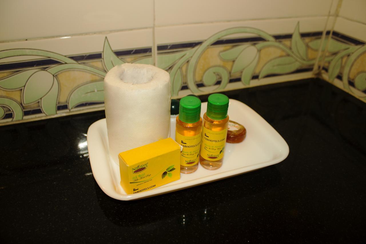 Fabhotel Spring Inn - Nr Borivali Station Mālād Esterno foto